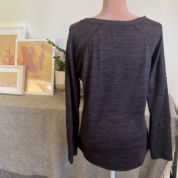 Athleta Blissful Shark-Bite Sweatshirt in Shale Heather (charcoal gray) Sz M. - Picture 3 of 9